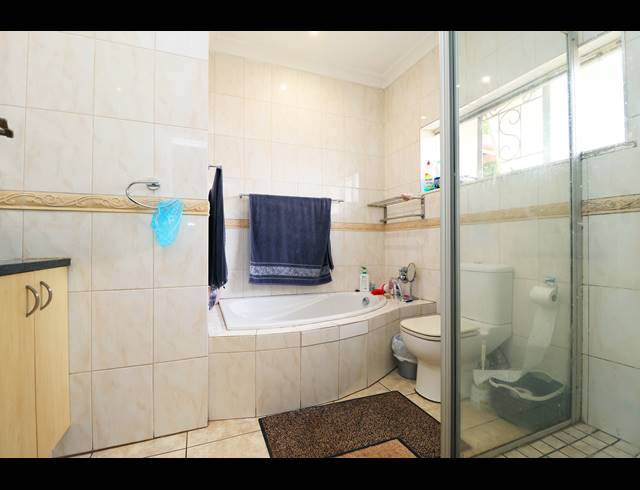 3 BEDROOM HOUSE FOR SALE IN BRAMLEY